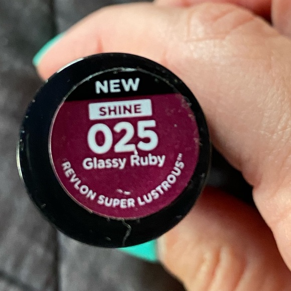 New Revlon Super Lustrous‎ Glass Shine Lipstick #025 Glassy Ruby - Picture 2 of 5